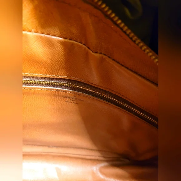 Louis Vuitton Epi Trocadero Crossbody Brown Bag - Picture 4 of 4